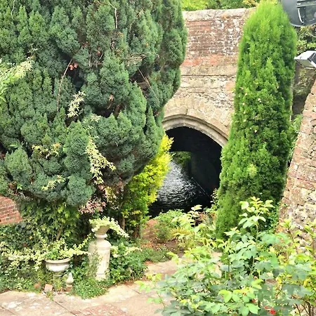Cosy House, A Train Spotter'S Delight! Villa New Alresford Exterior photo