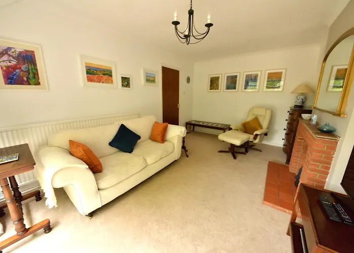 Cosy House, A Train Spotter\'S Delight!