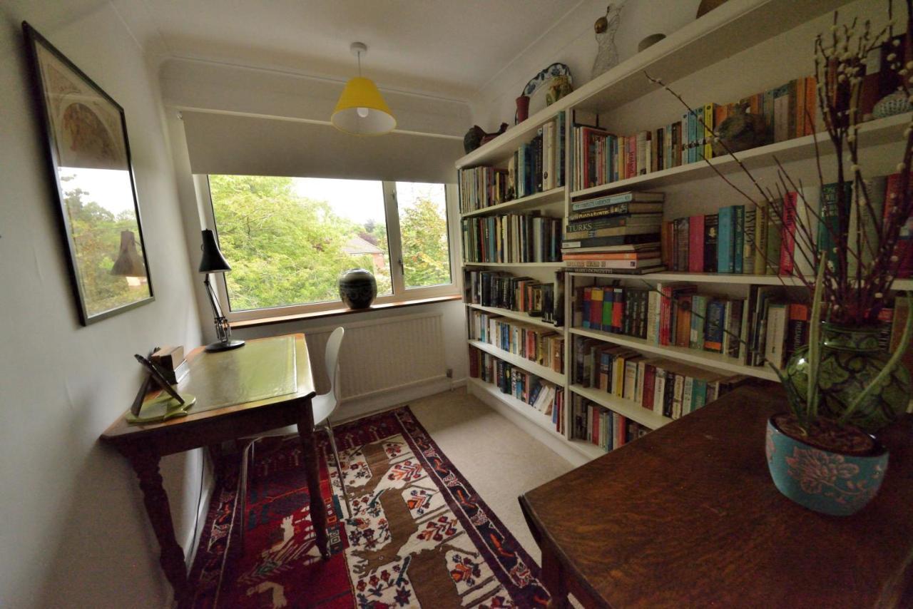 Cosy House, A Train Spotter's Delight! * New Alresford